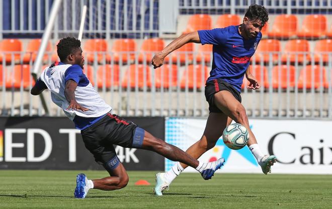 Diego Costa y Thomas Partey, en un entrenamiento del Atlético (Foto: @Atleti).