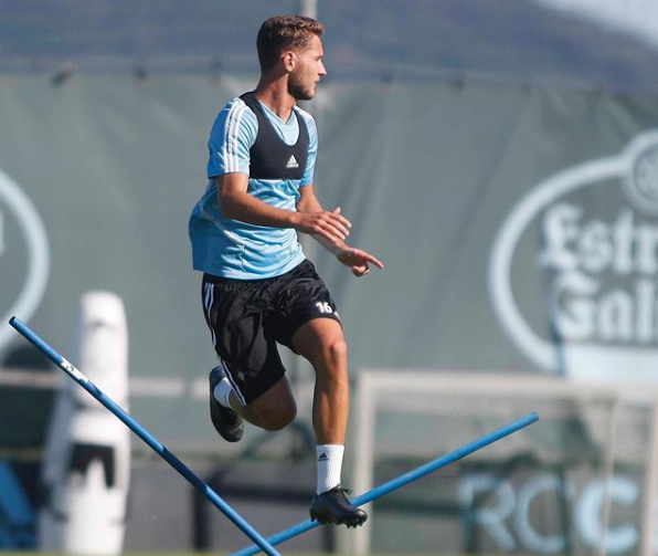 Jorge Sáenz saltando pértigas en A Madroa (Foto: Instagram).