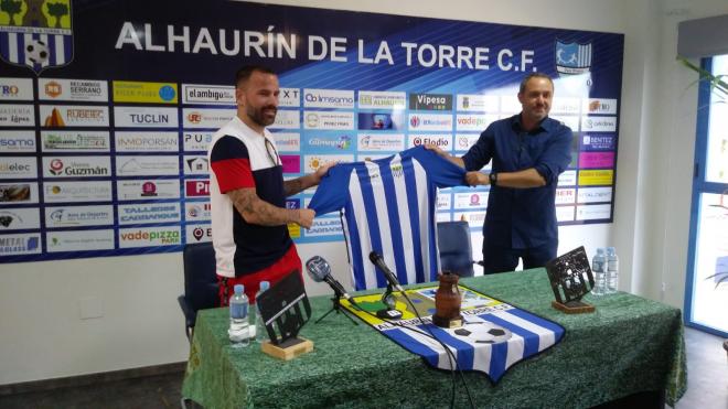 Presentación de Apoño (Foto: Alhaurín de la Torre CF).