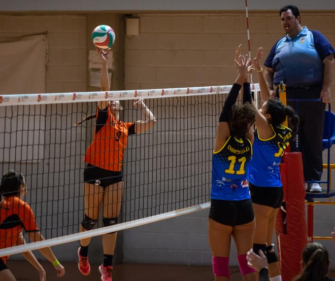 El Club Voleibol Valencia logra el ascenso a Superliga-2 de sus equipos masculino y femenino