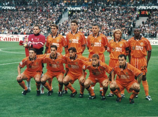 Once titular del Valencia CF en la final de la Champions de París