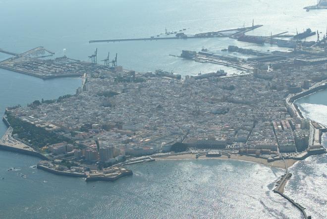 Imagen aérea de la ciudad de Cádiz (Foto: Transparencia Cádiz).