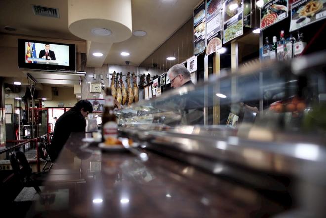 Interior de un bar durante el estado de alarma por el coronavirus.