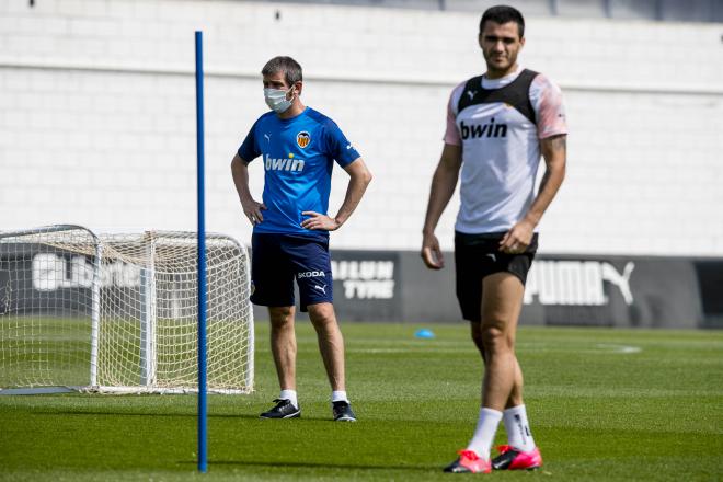 Celades durante el entrenamiento con mascarilla