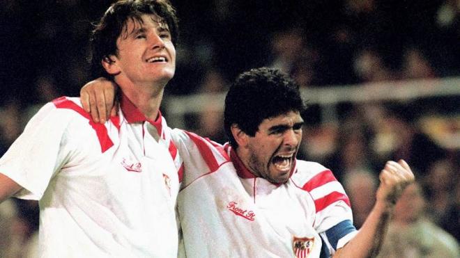 Davor Suker y Diego Maradona en el Sevilla.