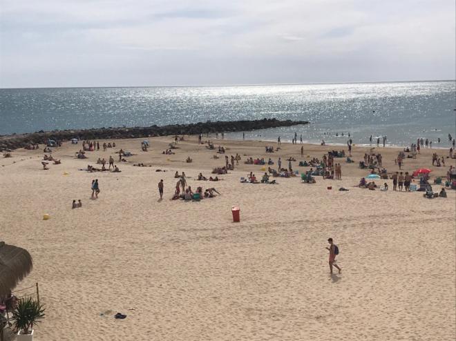 Playa de Cádiz durante la Fase 2 de la desescalada (Foto: Twitter).