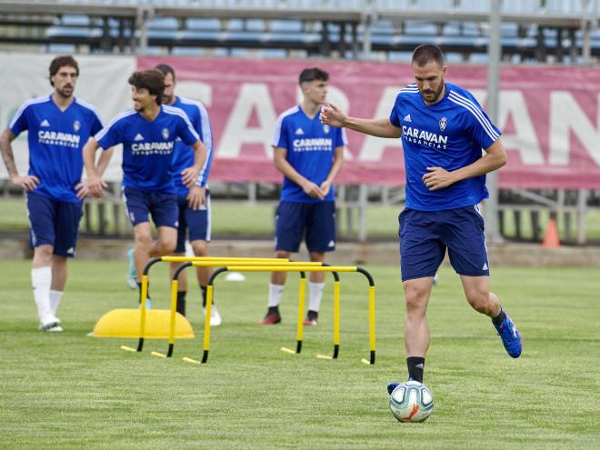 Pichu Atienza, en un entrenamiento del Real Zaragoza (Foto: Daniel Marzo).