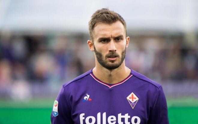 Pezzella con la camiseta de la Fiorentina.