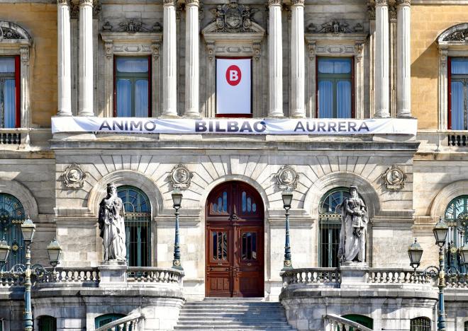 Fachada del Ayuntamiento de Bilbao en estos días de coronavirus.