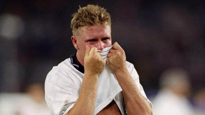 Paul Gascoigne llora tras ver la amarilla en las semifinales de Italia 90.