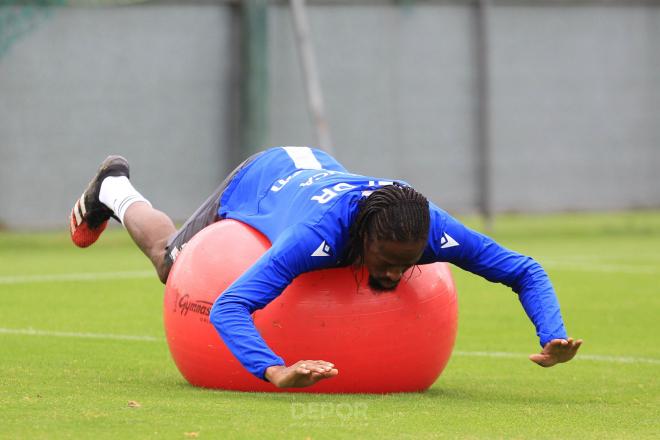 Abdoulaye Ba durante un entrenamiento con el Deportivo (Foto:RCD)