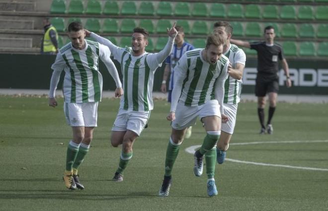 Loren celebra un gol con el filial (Foto: Betis Cantera).