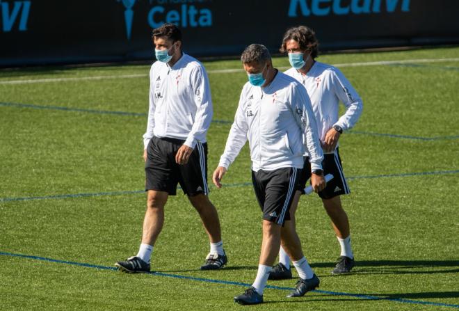 Óscar García, junto al cuerpo técnico durante un entrenamiento del Celta (Foto: RCCV).