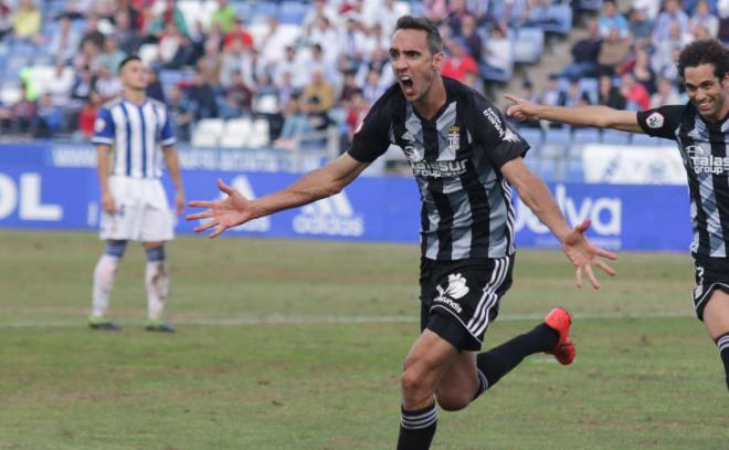 Pablo Caballero celebra un gol con el Cartagena (Foto: La Verdad).