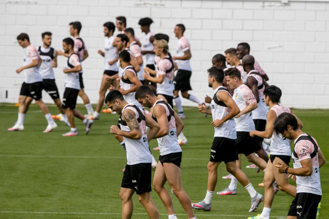 El posible once del Valencia CF en la vuelta del fútbol contra el Levante (Foto: Valencia CF)