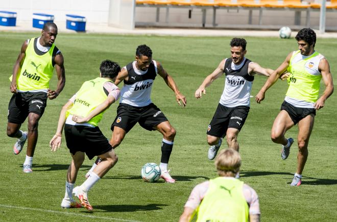 Coquelin completa el entrenamiento a gran nivel y se acerca su regreso (Foto: Valencia CF)
