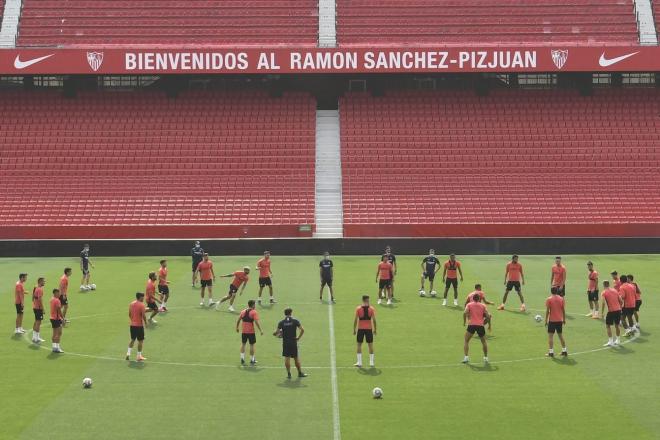 Lucas Ocampos, en el entrenamiento (Foto: Sevilla FC).