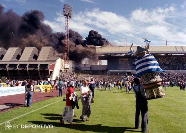 Estadio de Riazor tras el ascenso frente al Murcia en 1991 (Foto:RCD)