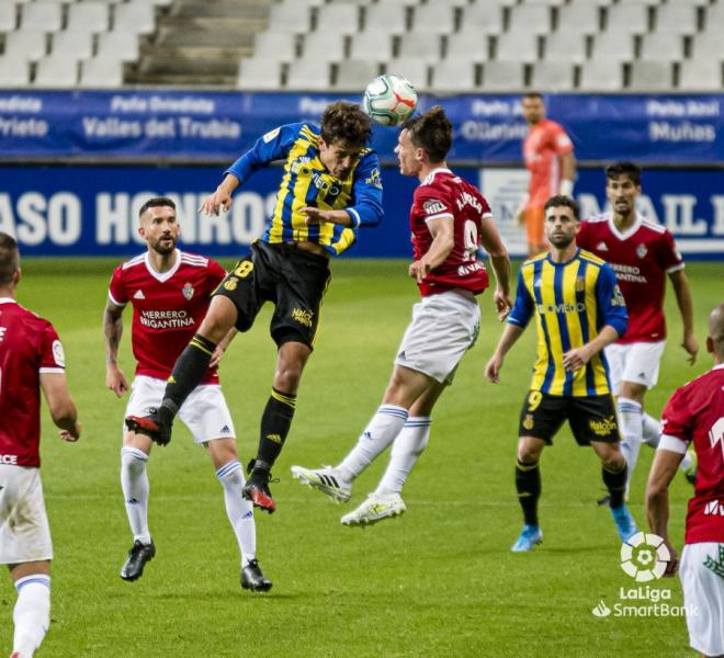 Lance del partido entre el Real Oviedo y la Ponferradina (Foto: LaLiga).