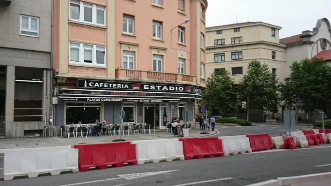 Cafetería en la calle Manuel Murguía de A Coruña junto al estadio de Riazor.