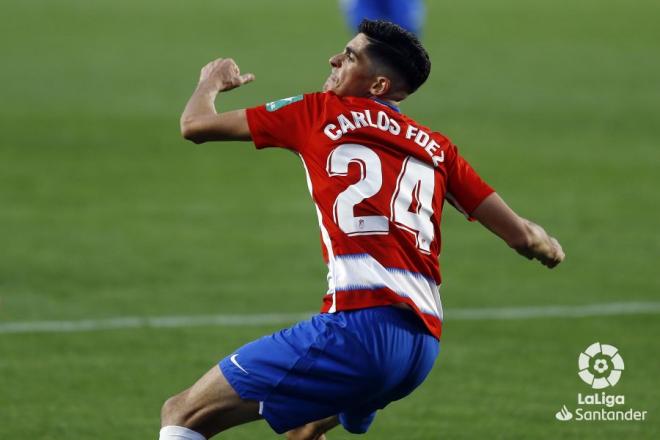 Carlos Fernández celebra un gol del Granada (Foto: LaLiga).