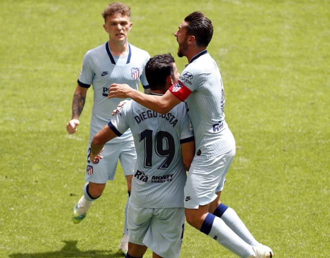 Diego Costa, Koke y Trippier celebran el gol de Atlético (Foto: EFE).