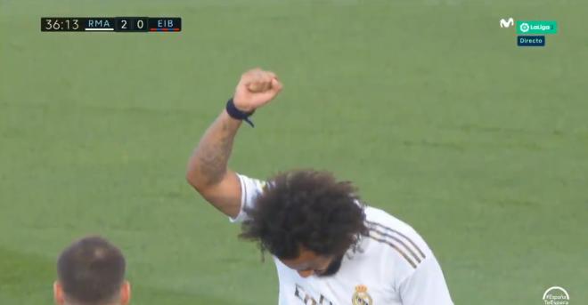 Marcelo celebra su gol ante el Eibar con un gesto reivindicativo.
