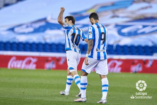 Mikel Oyarzabal y Willian José celebran el gol del primero ante Osasuna (Foto: LaLiga).