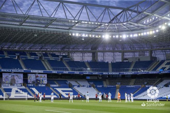 Minuto de silencio en el Reale Arena sin público en las gradas (Foto: LaLiga):