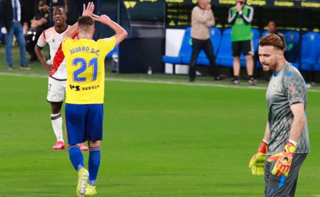 Álvaro Giménez celebra su gol ante el Rayo Vallecano (Foto: Cristo García).