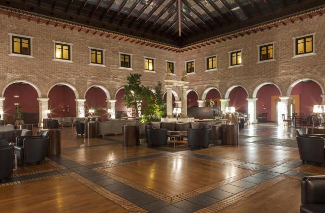 Claustro del hotel AC Palacio Santa Ana.