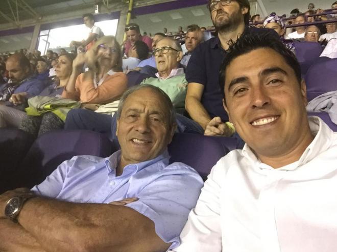 Bernardo, junto a su hijo Diego Hernández, en el palco del Nuevo Estadio José Zorrilla.