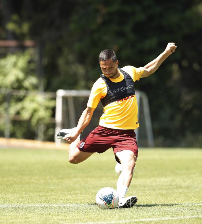 Florin Andone, en un entrenamiento con el Galatasaray (Foto: @GalatasaraySK).