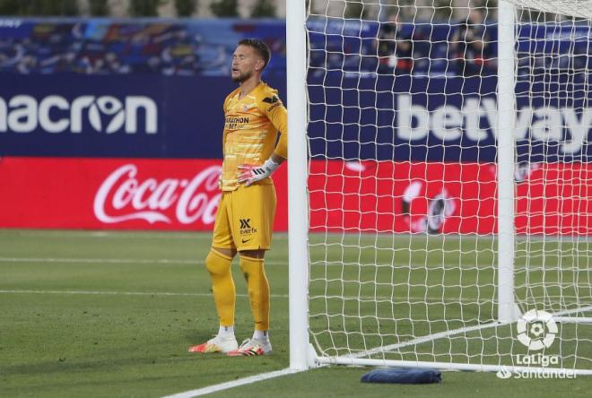 Vaclik tras encajar el gol del Levante (Foto: LaLiga).