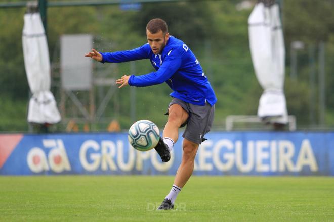 Aketxe disparando en la Ciudad Deportiva de Abegondo (Foto:RCD)