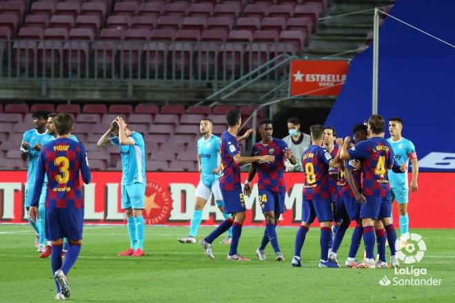 Los jugadores del Barcelona celebran el gol de Ansu Fati (Foto: LaLiga Santander).