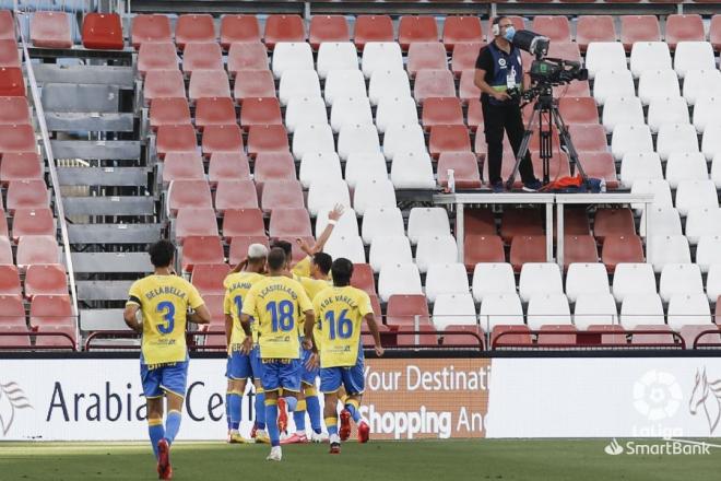 Rubén Castro celebra el gol ante el Almería con sus compañeros.