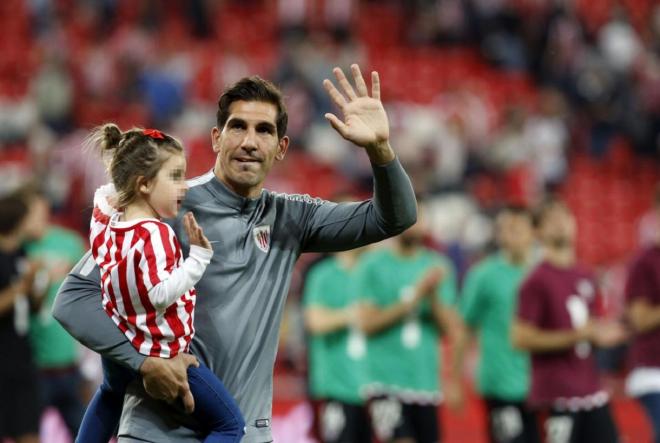 Gorka Iraizoz, en su despedida de San Mamés (Foto: EFE).