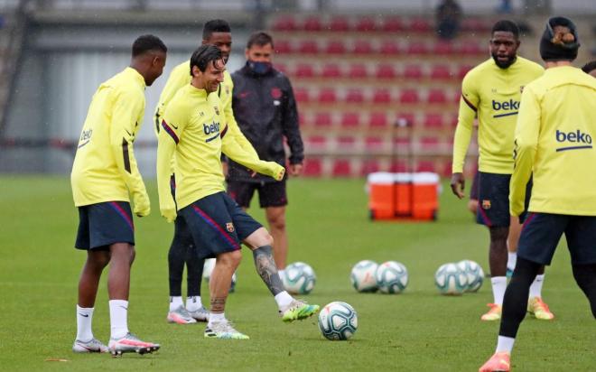 Messi, junto a Ansu Fati y Umtiti en una sesión del Barcelona (Foto: FCB).