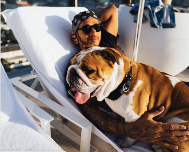 Lewis Hamilton, con su perra Coco (Foto: Instagram).