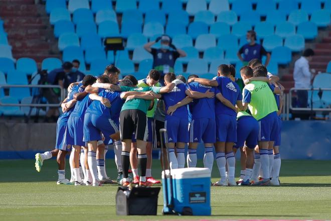 Conjura de los jugadores del Zaragoza antes de enfrentarse al Almería (Foto: Daniel Marzo).