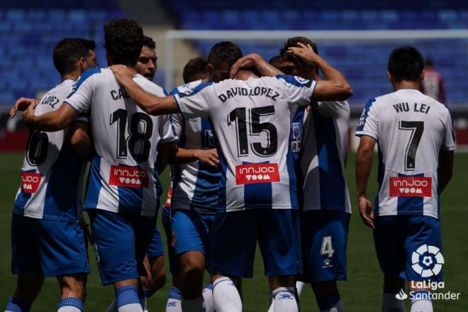 Los jugadores del Espanyol celebran el gol de David López al Levante (Foto: LaLiga).