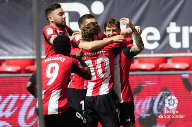 Los jugadores del Athletic Club de Bilbao celebran el gol de Iñigo Martínez (Foto: LaLiga).