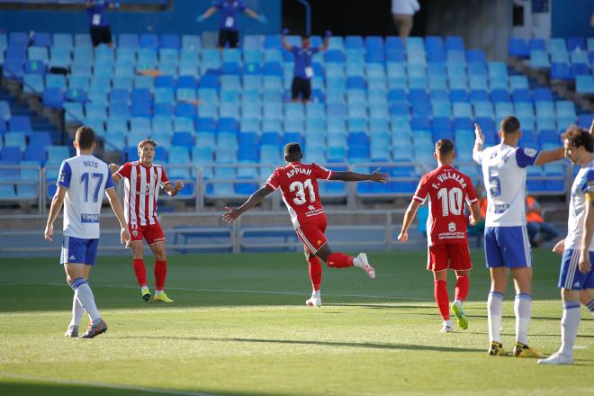 Arvin Appiah celebra su gol en el Zaragoza-Almeria (Foto: Daniel Marzo).