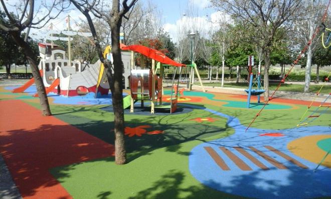 Imagen de un parque infantil en la capital (Fotos: @malaga).