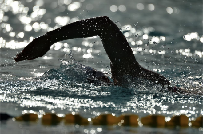 La joven nadadora Julie Boursier indica que fue víctima de violación (Foto: L'Equipe=.