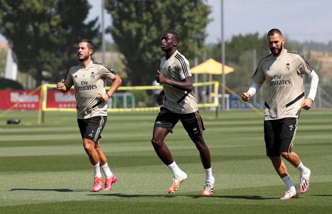 Hazard, Mendy y Benzema durante un entrenamiento (Foto: RMCF).
