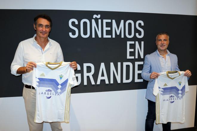 Adolfo Aldana y Óscar Felipe, durante la presentación (Fotos: Marbella FC).