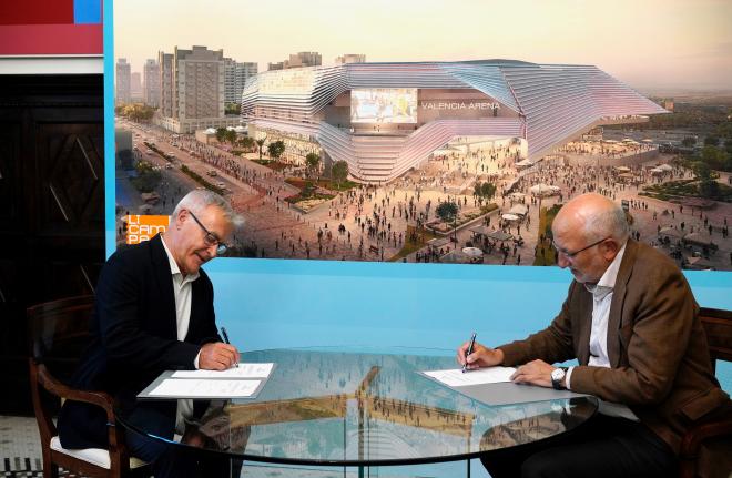 Juan Roig y Ribó firman la cesión del suelo del nuevo Pabellón Arena