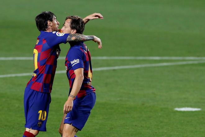 Rakitic y Messi, celebrando el tanto (Foto: EFE).